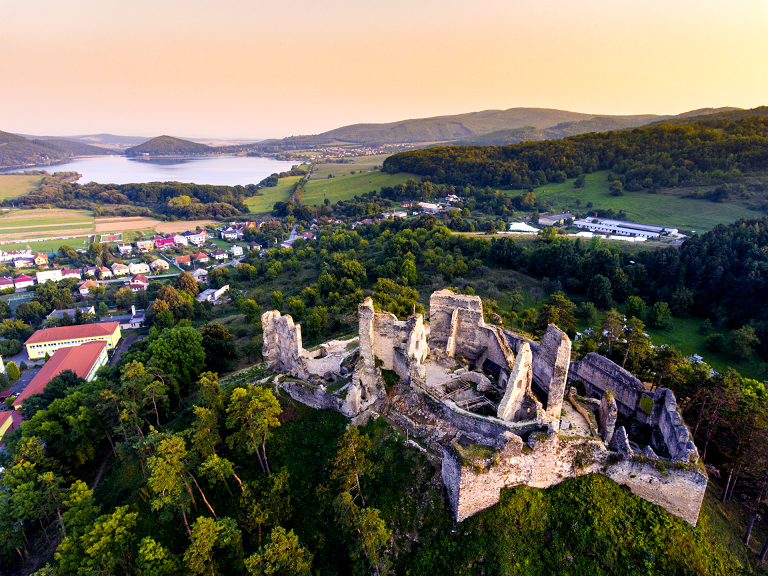 hrad Divín